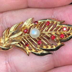 Vintage Heyward Gold Leaf Curling Brooch Faux Pearl & Red Diamantés Stones Pin